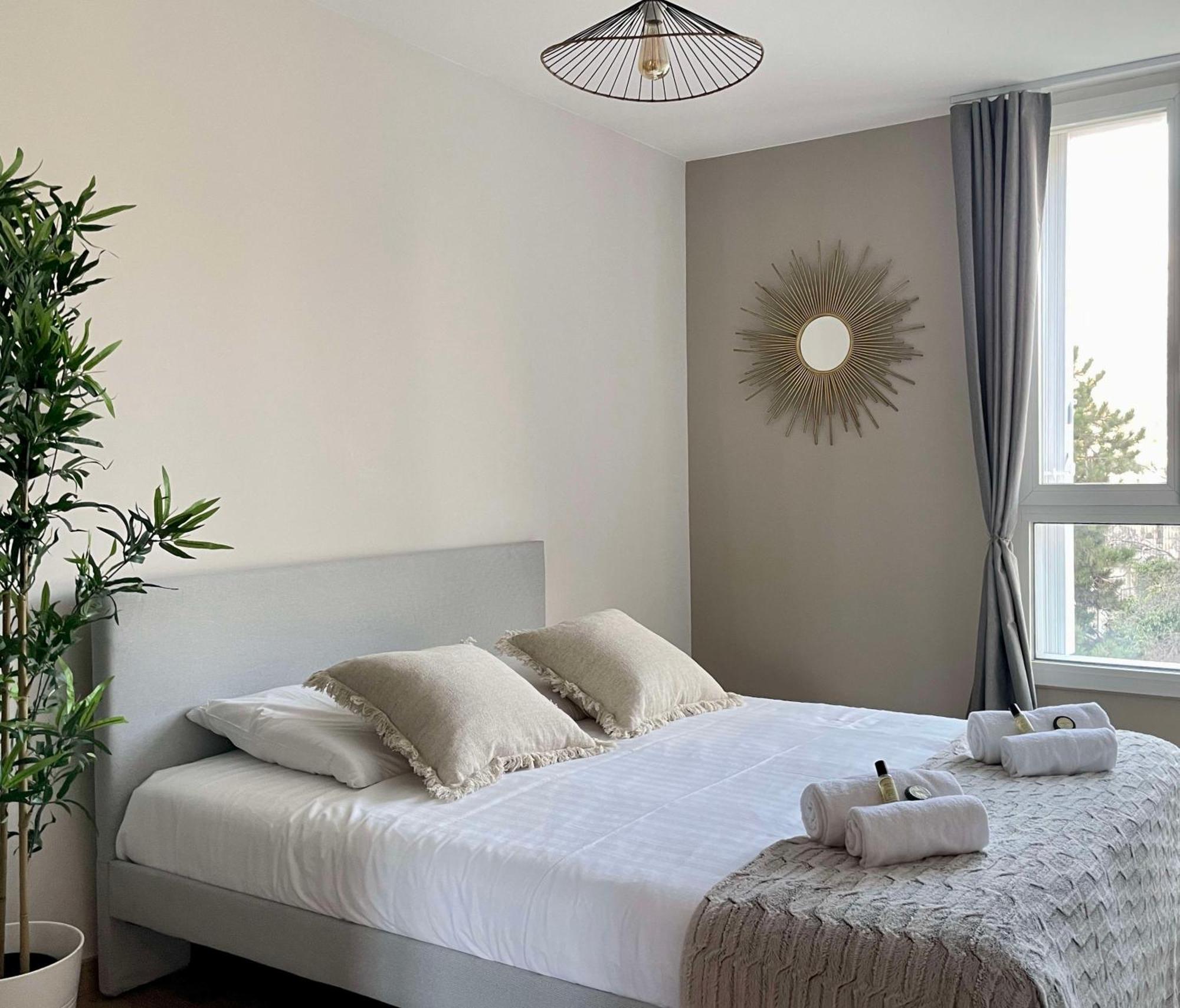 Luxurious & Spacious Flat In Appartement